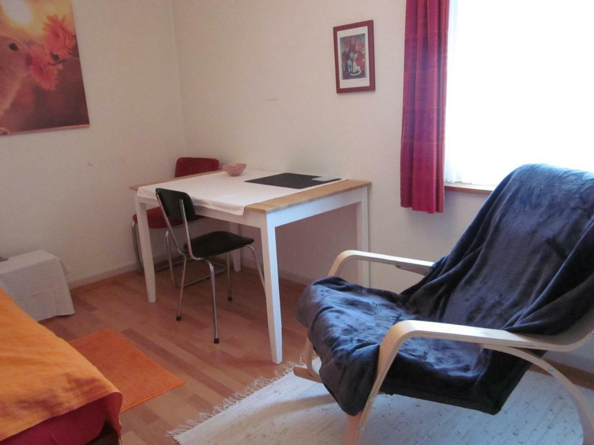 Ruhiges Gaestezimmer Winterthur Buitenkant foto